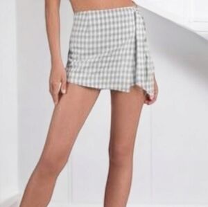 Tobi Gray & White Plaid Wrap Skort - Size Large
